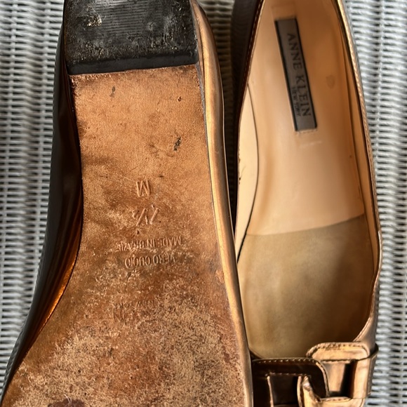 Anne Klein gold/bronze slip on, 7.5 - Picture 7 of 7